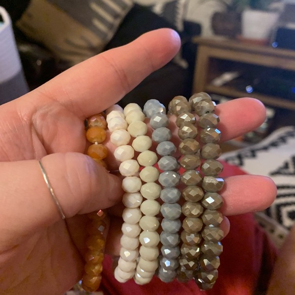 NWT • cream stretchy bracelet - Picture 2 of 2